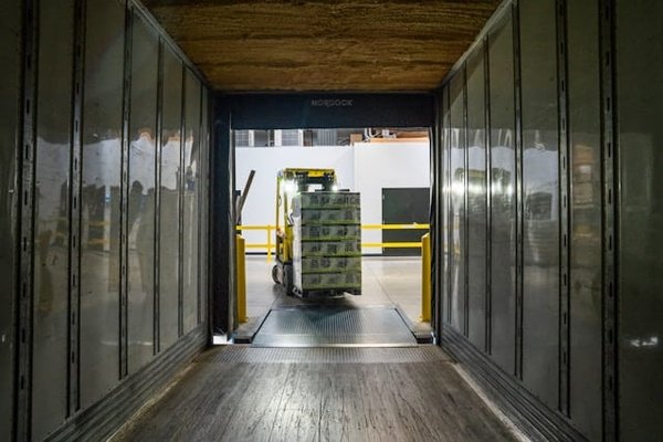 Quelles stratégies pour enseigner l'optimisation des processus dans les opérations logistiques ?